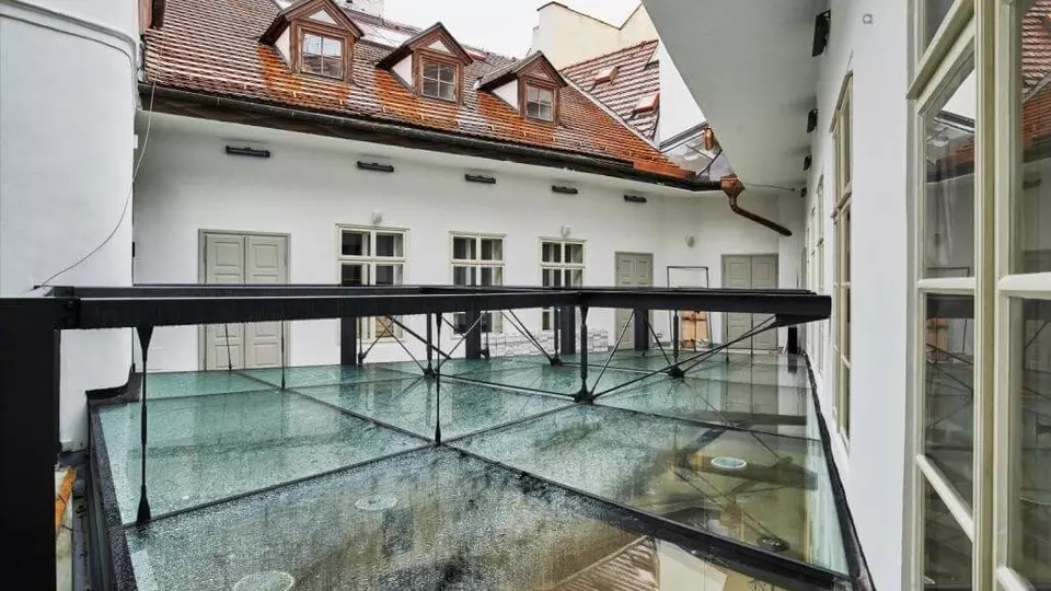 Divadlo na zábradlí - zastřešení atria