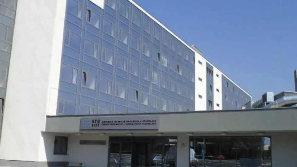 Fakulta informatiky a informačných technológií Fakulta informatiky a informačných technológií