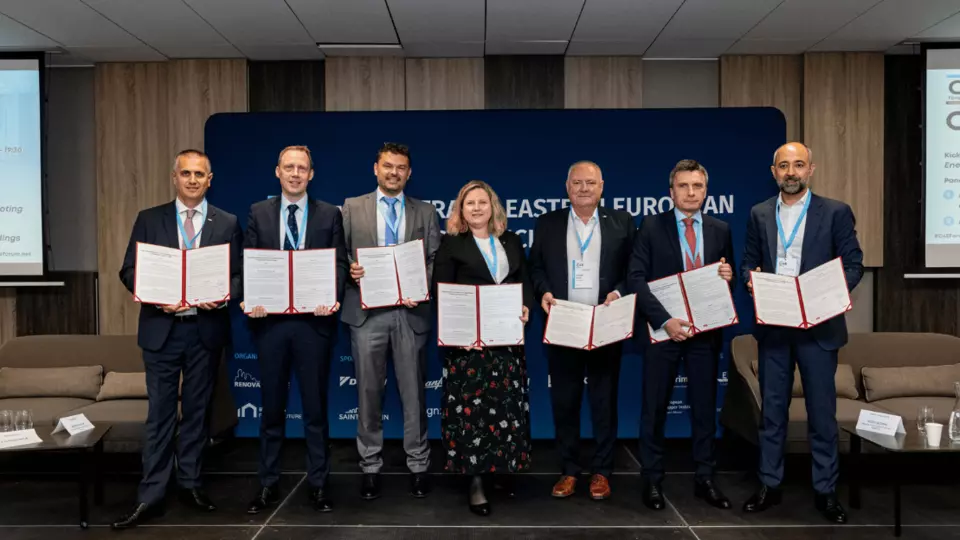 Podpis memoranda medzinárodného C4E Fóra